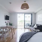 Sunny Large Bondi Studio -Lift-Parking-Balcony-Ac