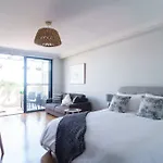 Sunny Large Bondi Studio -Lift-Parking-Balcony-Ac