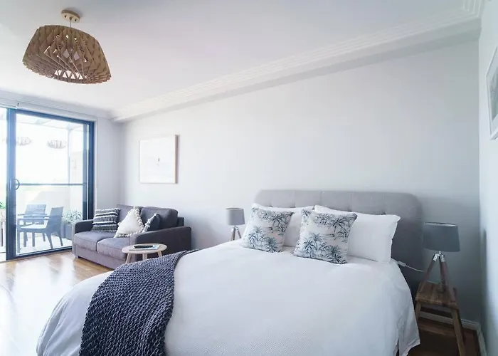 Sunny Large Bondi Studio -Lift-Parking-Balcony-Ac