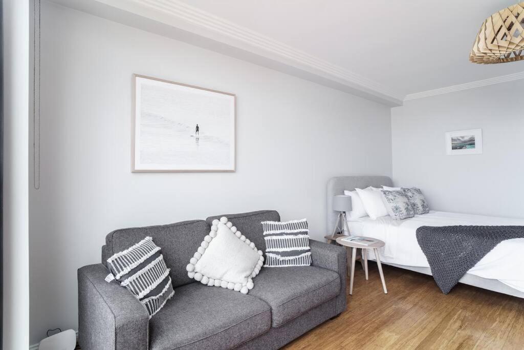 Sunny Large Bondi -lift-parking-balcony-ac * Sydney
