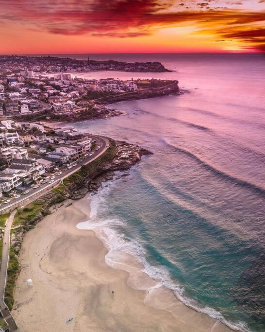 Sunny Large Bondi -lift-parking-balcony-ac *