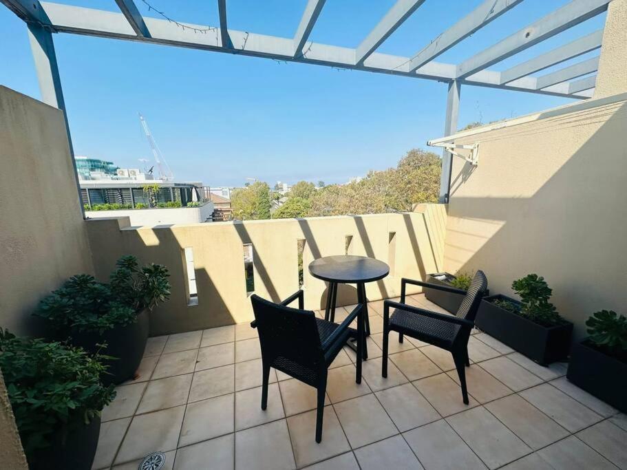Sunny Large Bondi -lift-parking-balcony-ac * Sydney