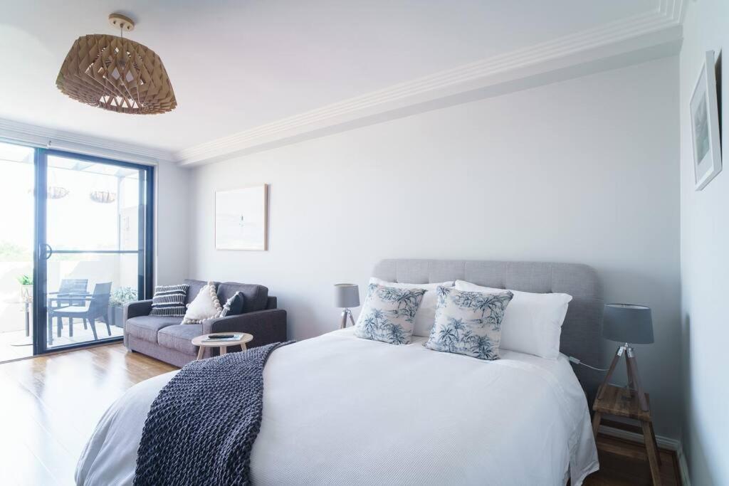 Sunny Large Bondi -lift-parking-balcony-ac Apartment *
